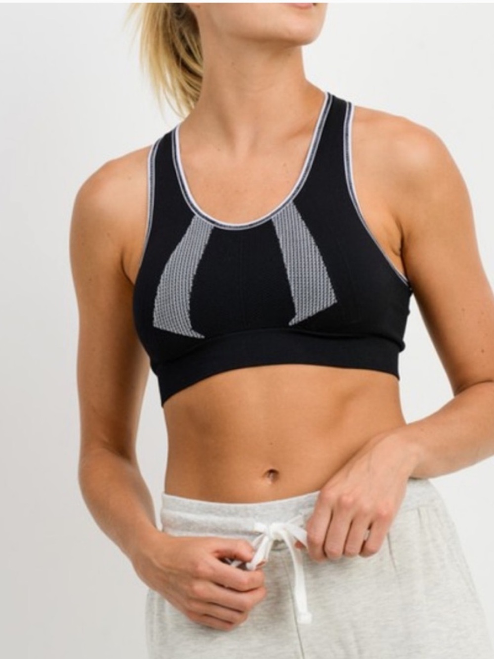 Black & Gray Seamless Racerback Sports Bra - Women